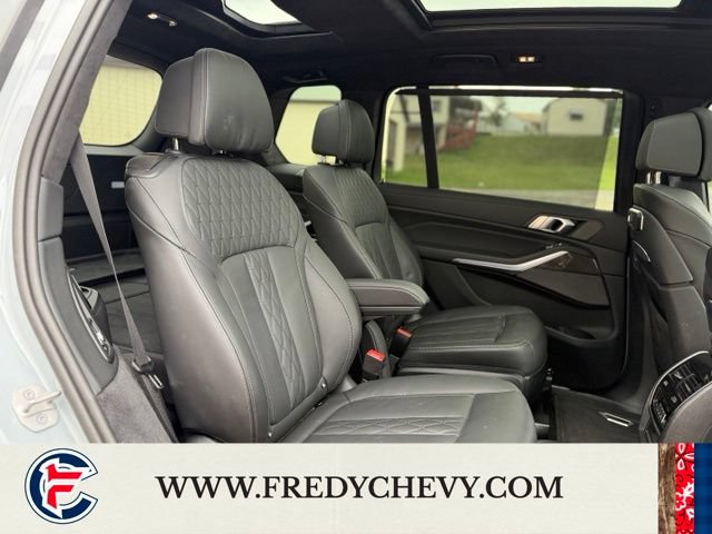Used 2025 BMW X7 M60i AWD/4WD image 31