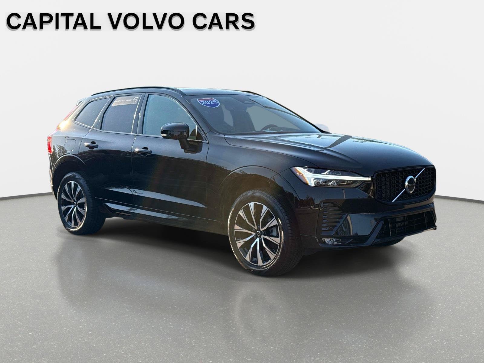 Used 2025 Volvo XC60 B5 Core AWD/4WD image 3