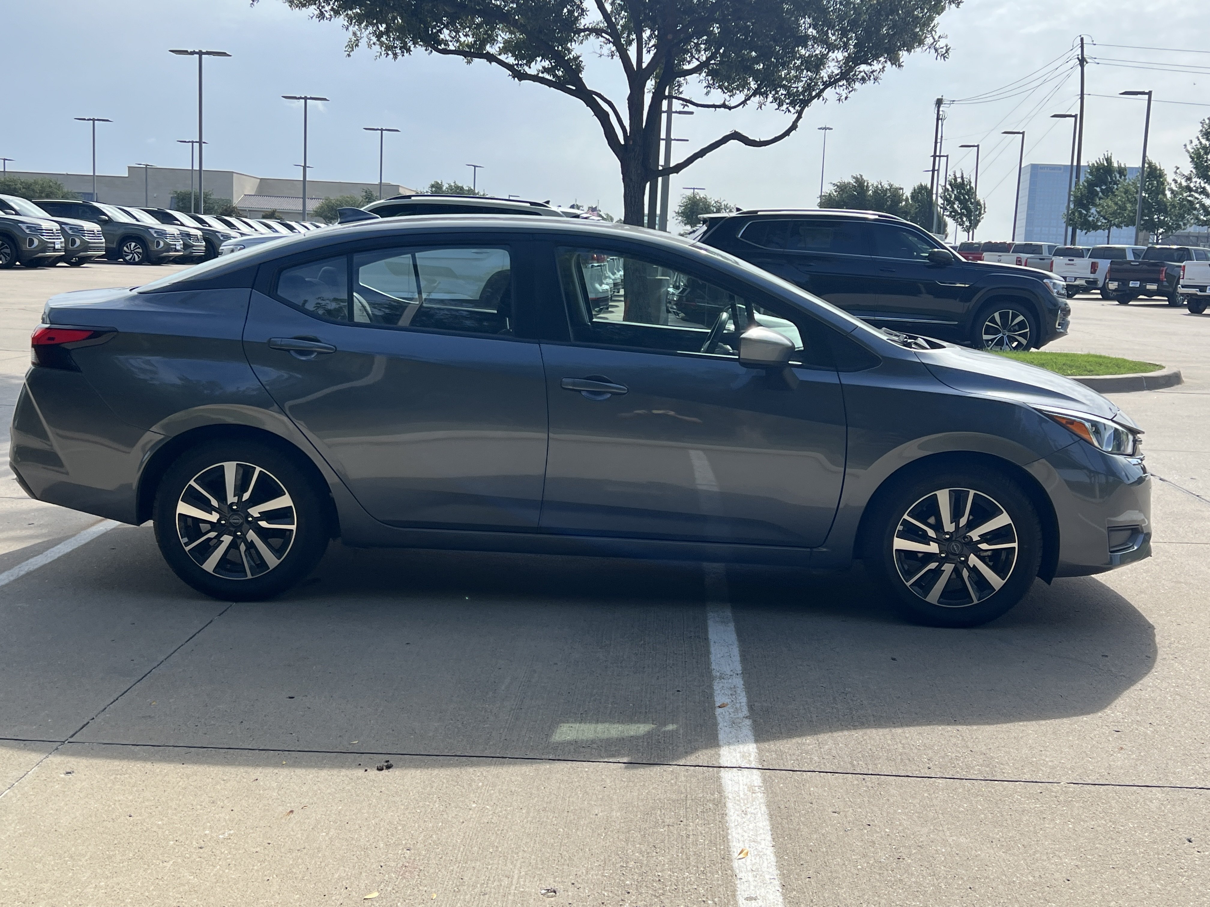 Used 2023 Nissan Versa SV FWD image 11