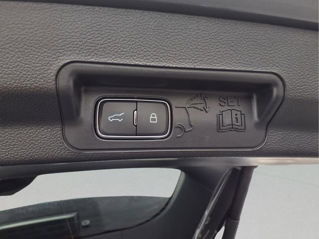 Used 2023 Ford Explorer ST-Line AWD/4WD image 11