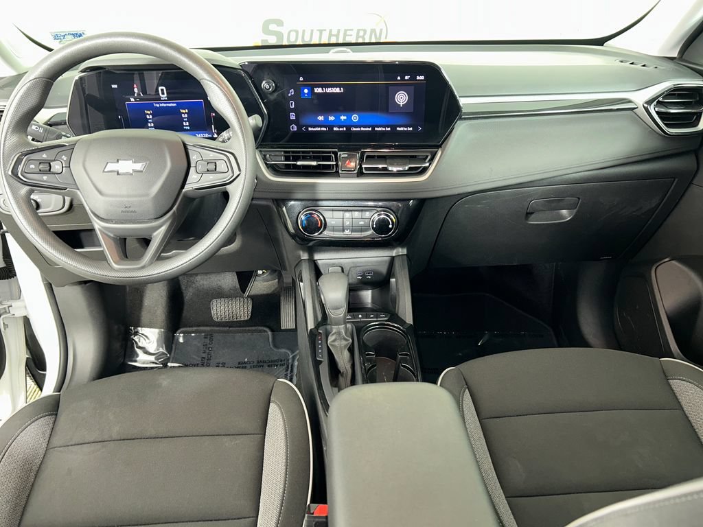 Used 2025 Chevrolet TrailBlazer LT AWD/4WD image 13