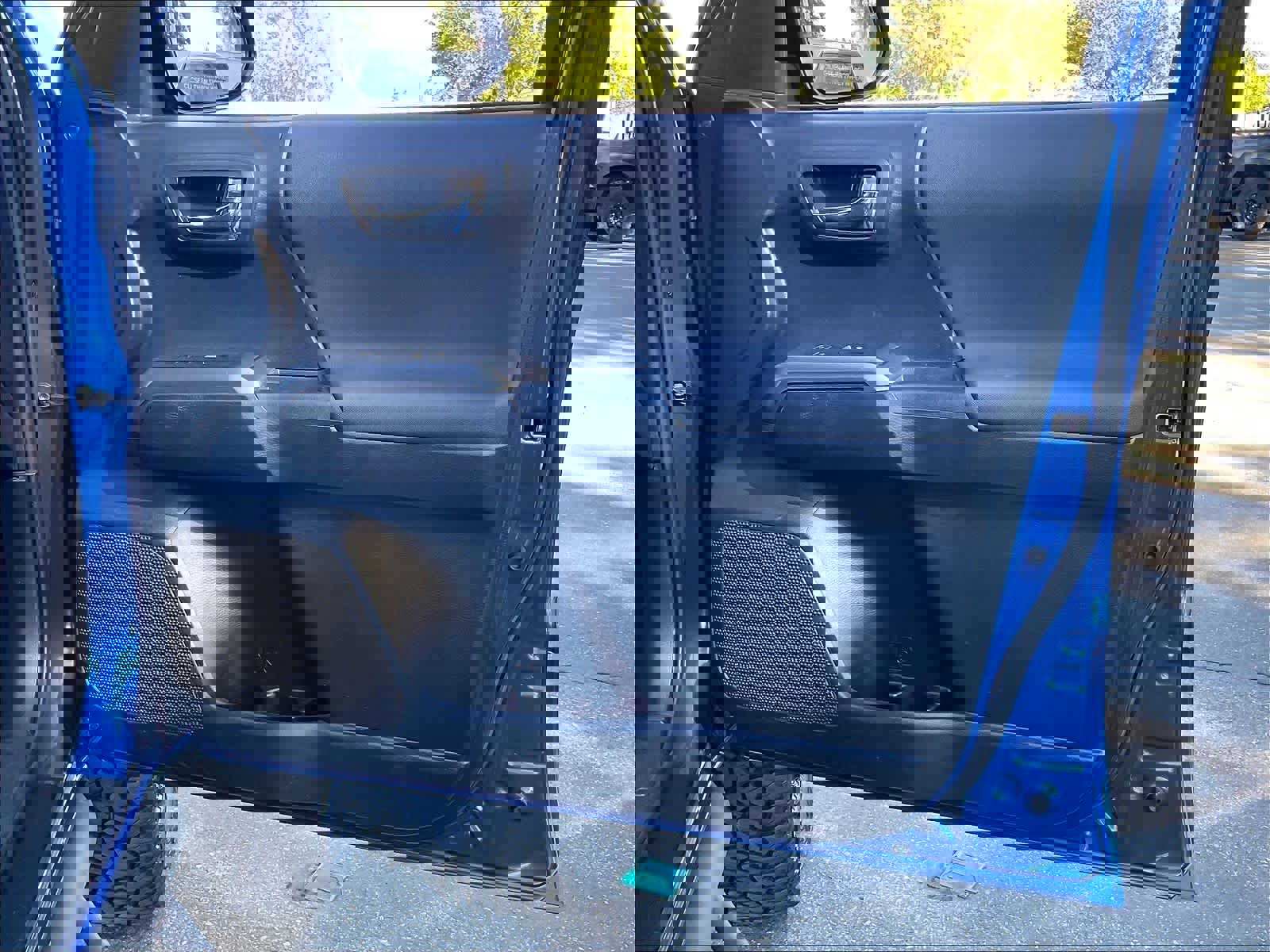 Used 2018 Toyota Tacoma TRD Off-Road w/ Technology Package image 24