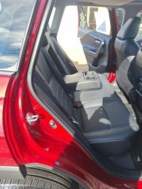 Used 2021 Toyota RAV4 XLE Premium image 32