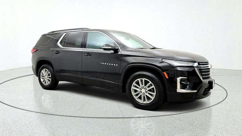 Used 2023 Chevrolet Traverse LT AWD/4WD image 3