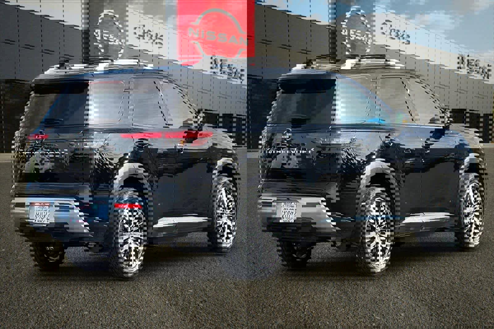 Certified 2024 Nissan Pathfinder Platinum w/ Cargo Package image 3