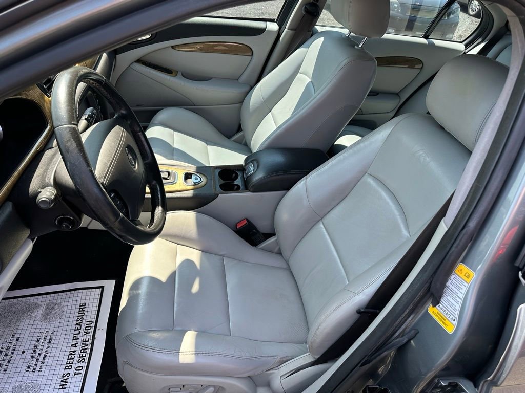 Used 2005 Jaguar S-TYPE R image 13