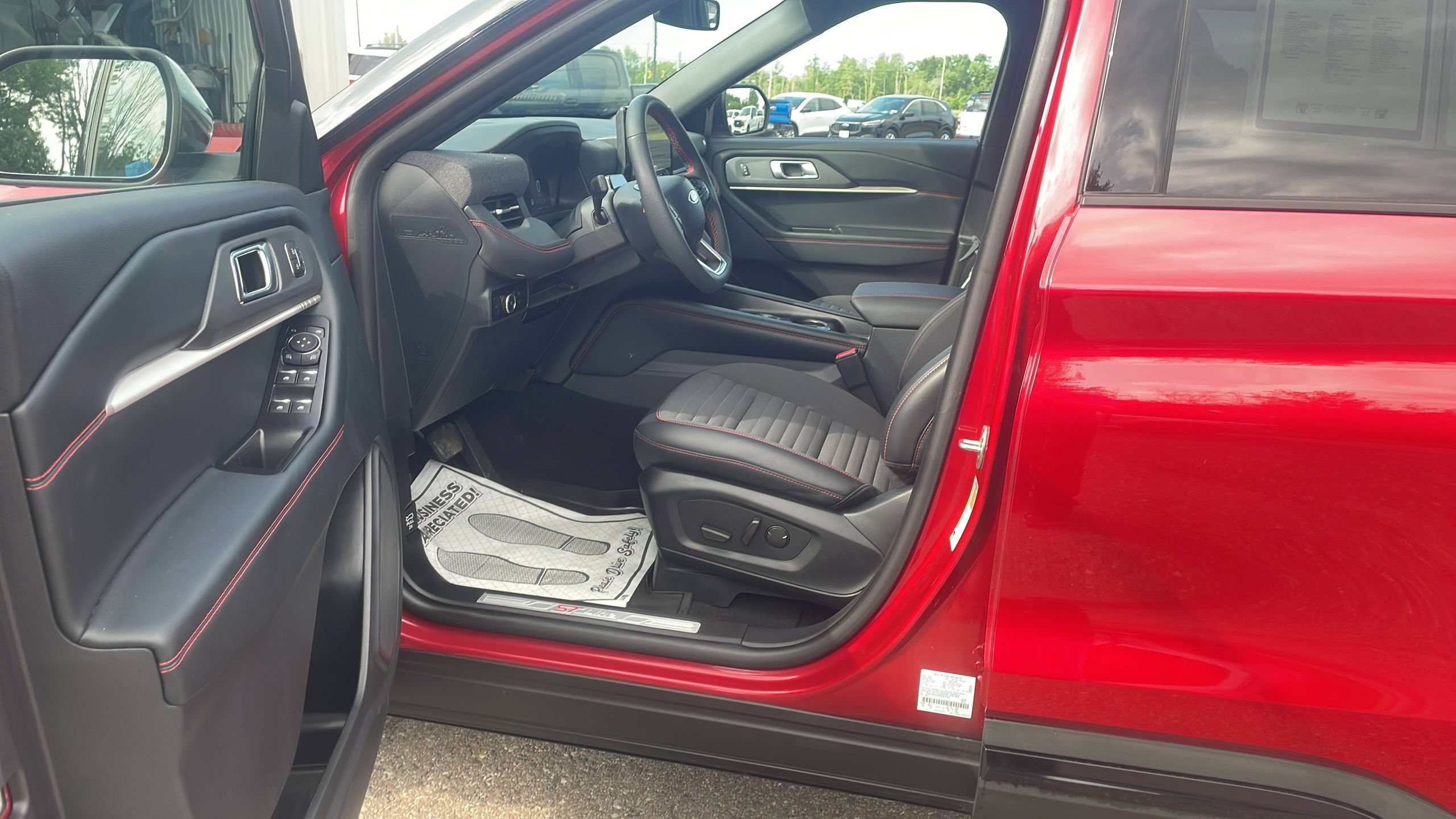Used 2025 Ford Explorer ST-Line w/ Premium Package AWD/4WD image 52