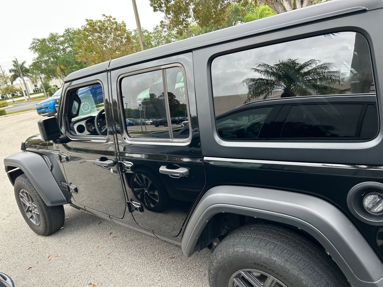Used 2025 Jeep Wrangler Unlimited Sport AWD/4WD image 14