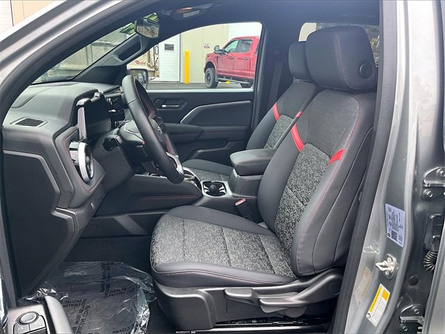 Used 2024 Chevrolet Colorado Z71 image 20