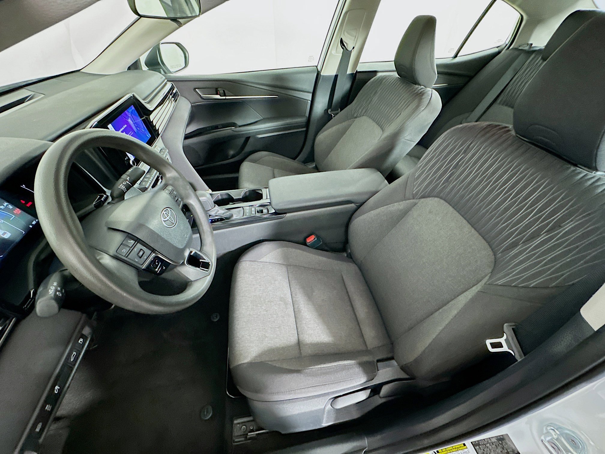 Used 2025 Toyota Camry LE image 13