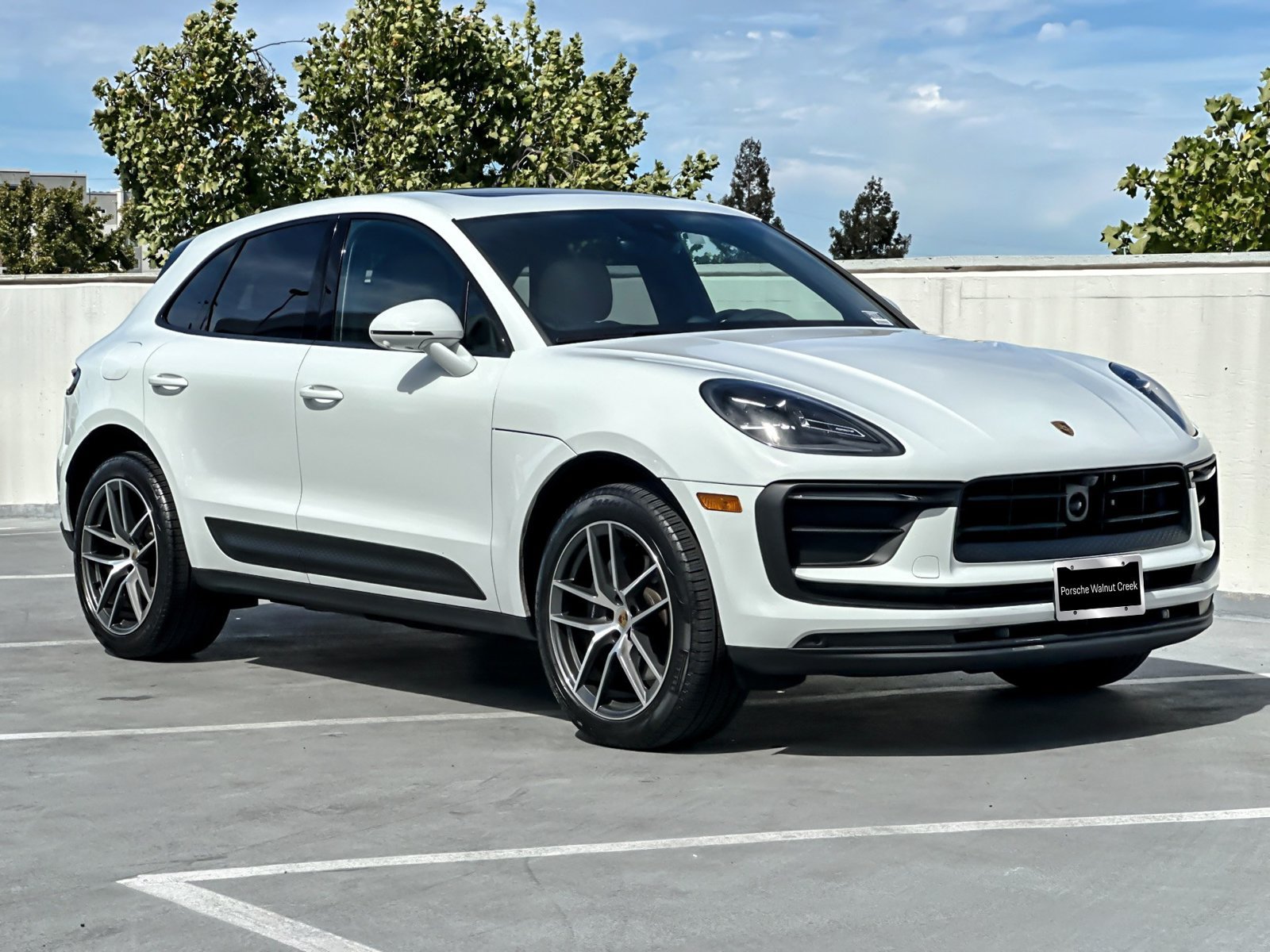 Certified 2026 Porsche Macan AWD/4WD image 11