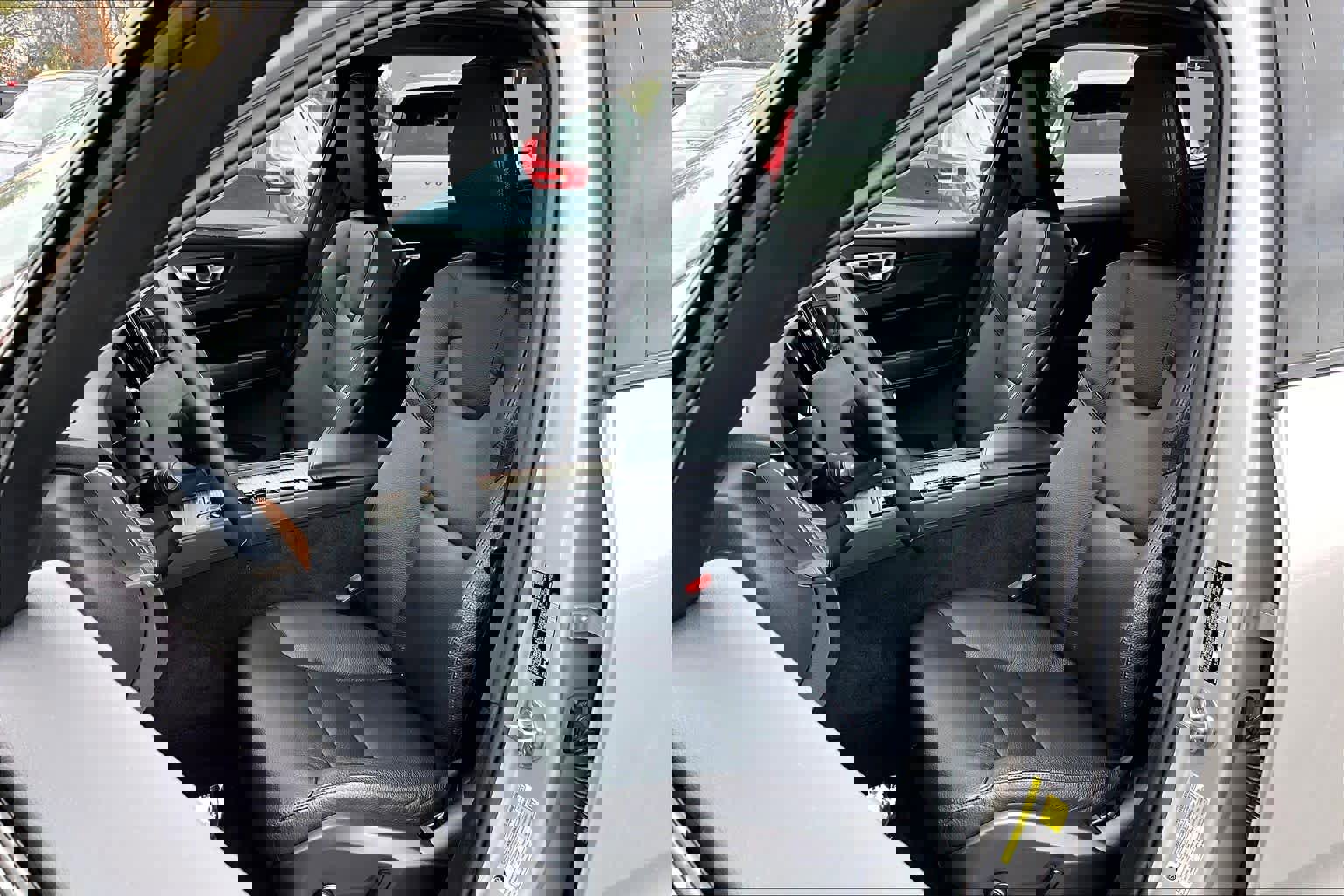 Certified 2023 Volvo XC60 B5 Plus w/ Climate Package image 9