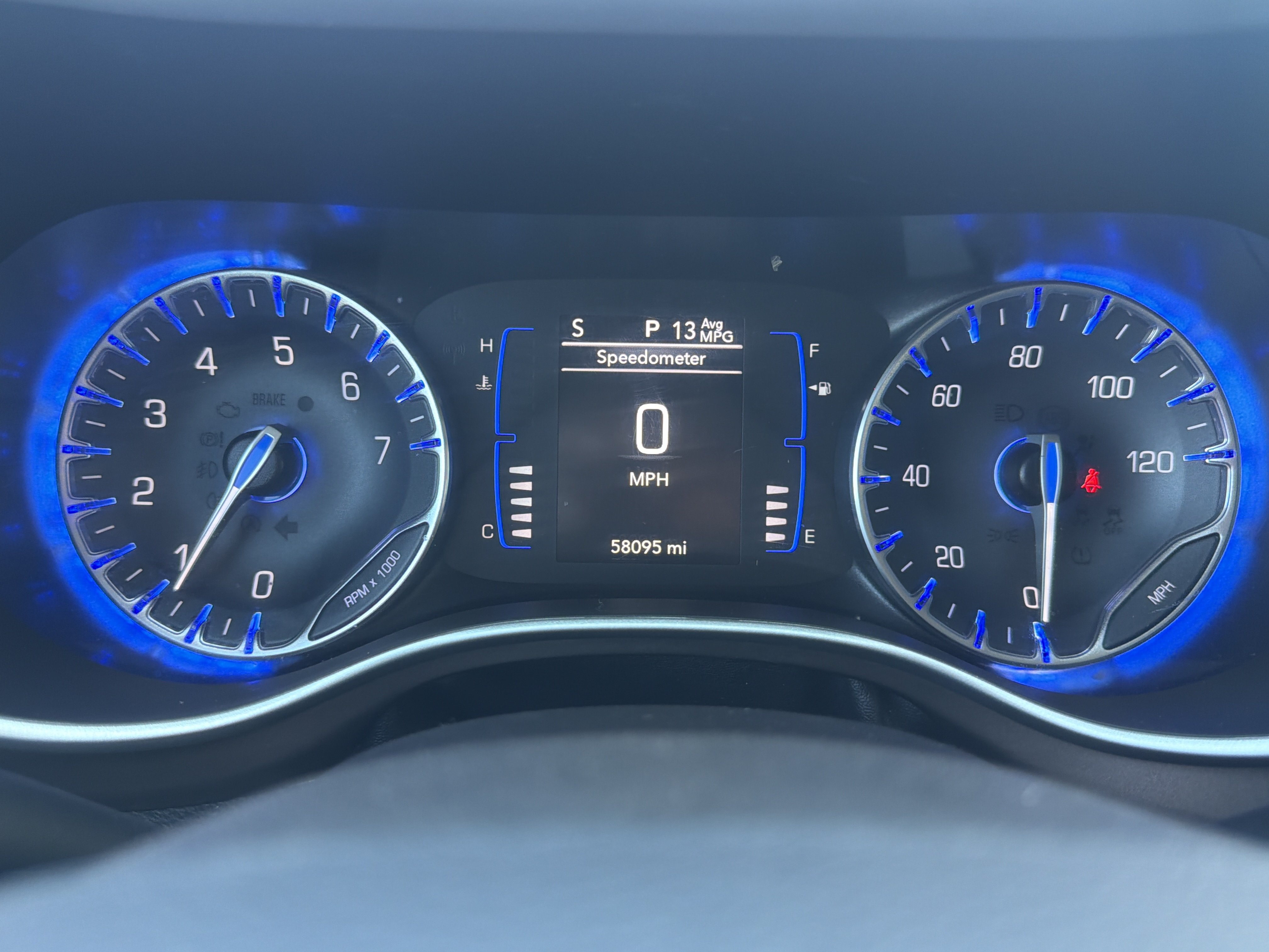 Used 2020 Chrysler Voyager LX FWD image 17