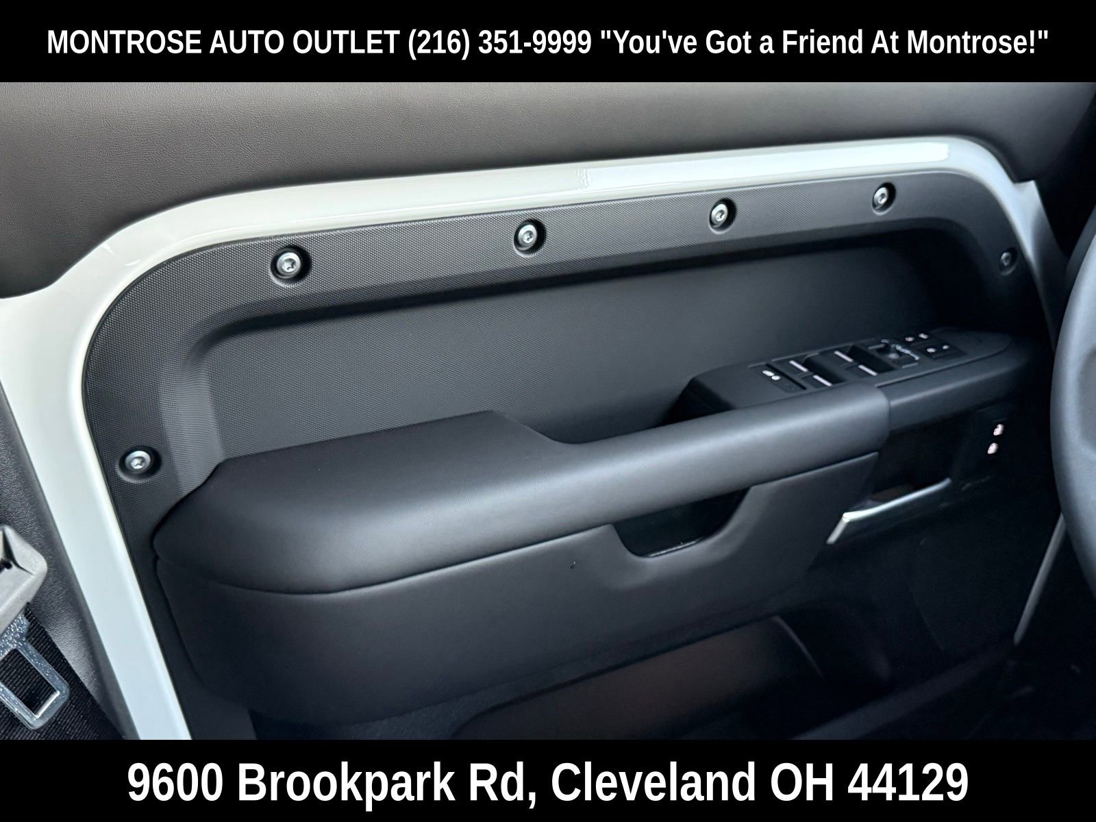 New 2025 Land Rover Defender 90 S image 30