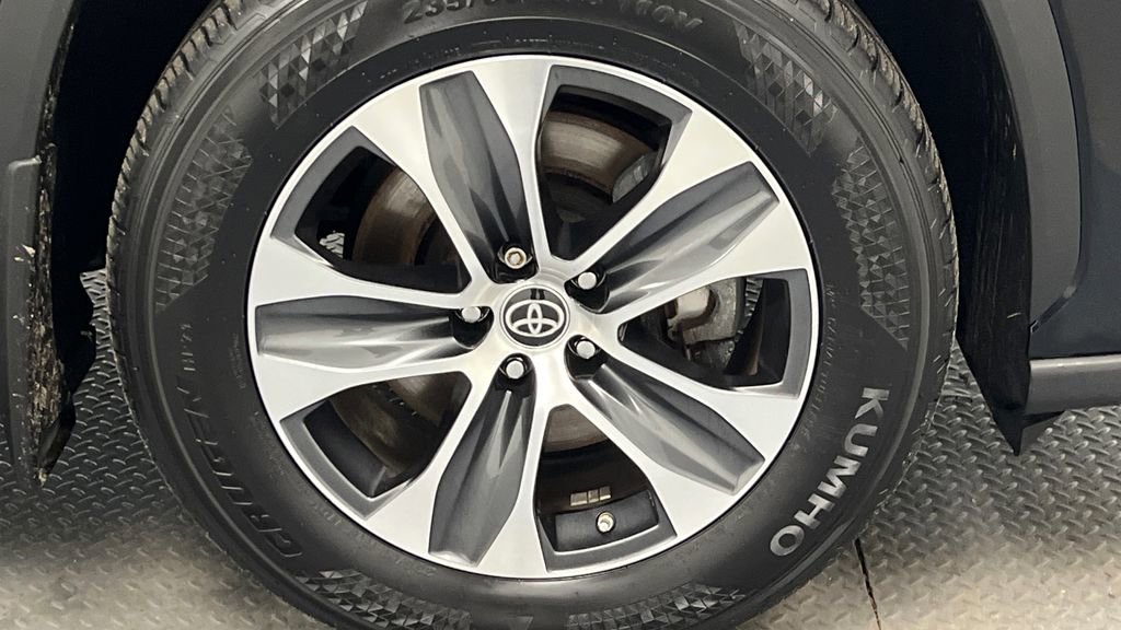 Used 2023 Toyota Highlander XLE image 22