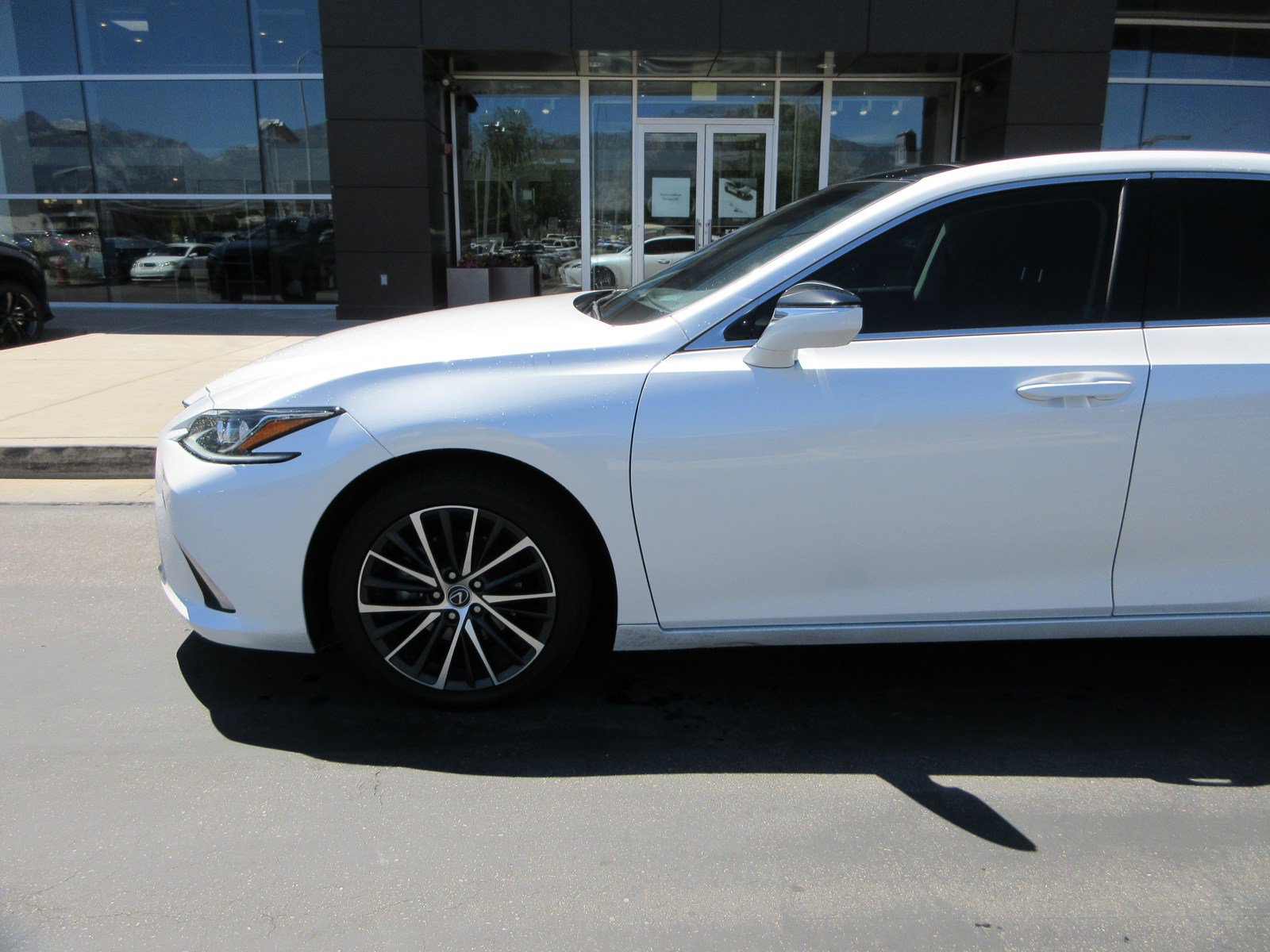 Used 2022 Lexus ES 350 w/ Premium Package FWD image 2