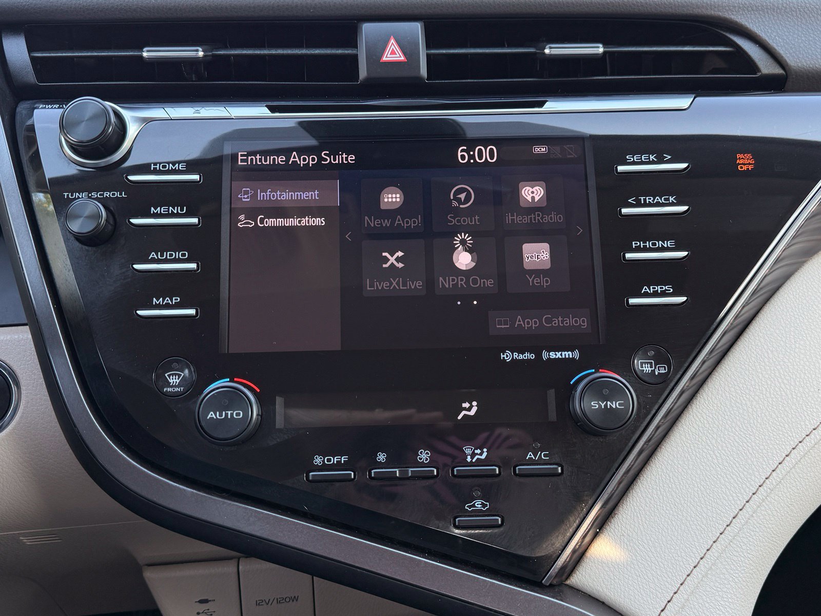 Used 2019 Toyota Camry XLE w/ Carpet Mat Package FWD image 28