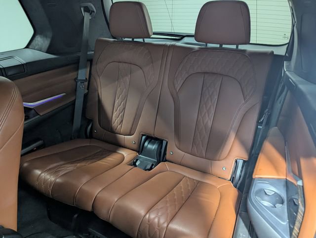Used 2021 BMW X7 M50i image 9