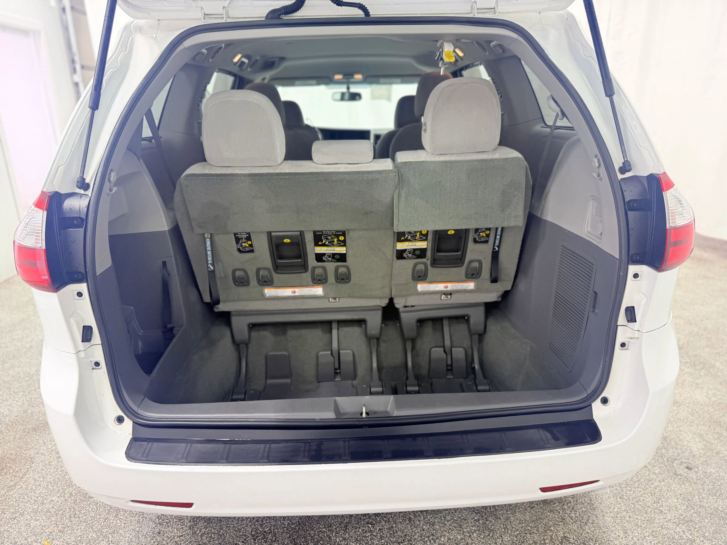 Used 2017 Toyota Sienna LE image 33