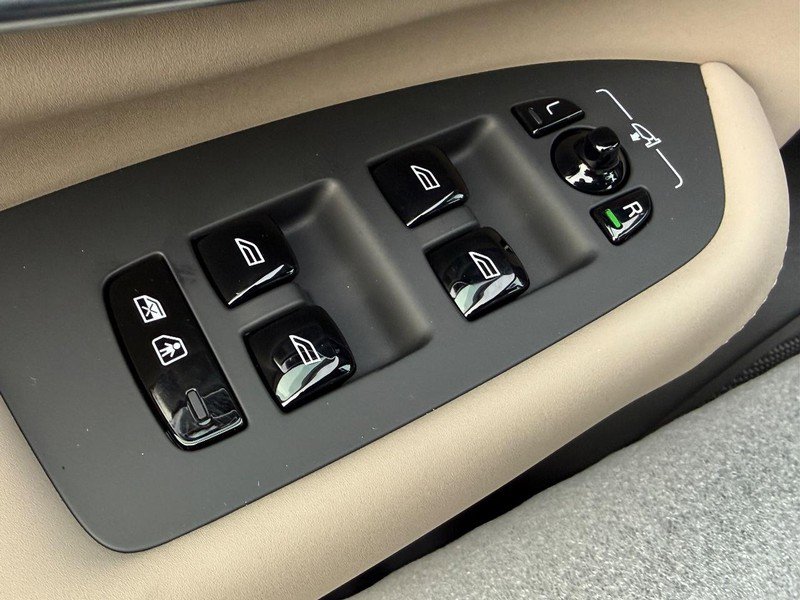 New 2026 Volvo XC90 B6 Core w/ Protection Package image 10