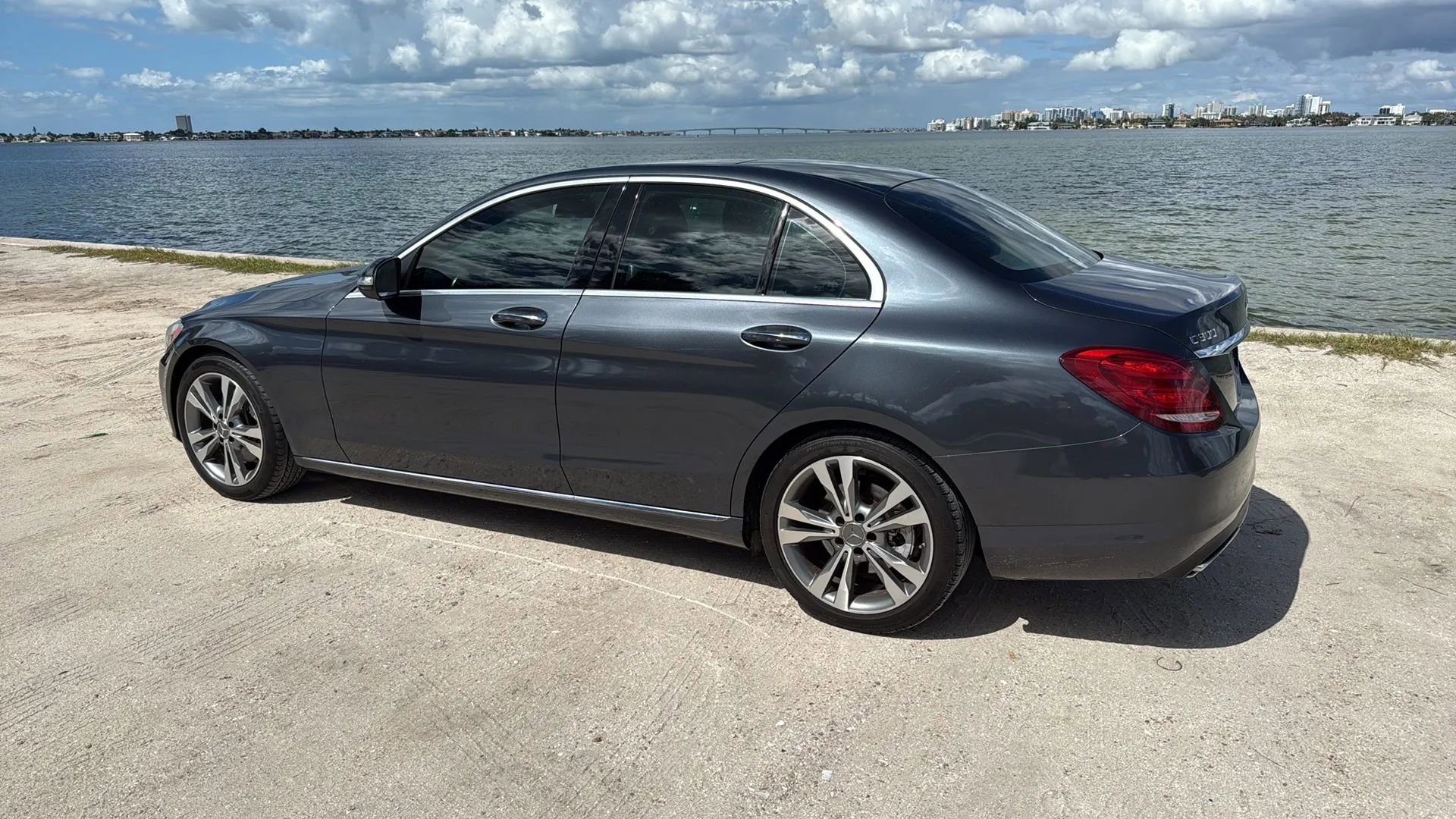 Used 2015 Mercedes-Benz C 300 Sedan image 4