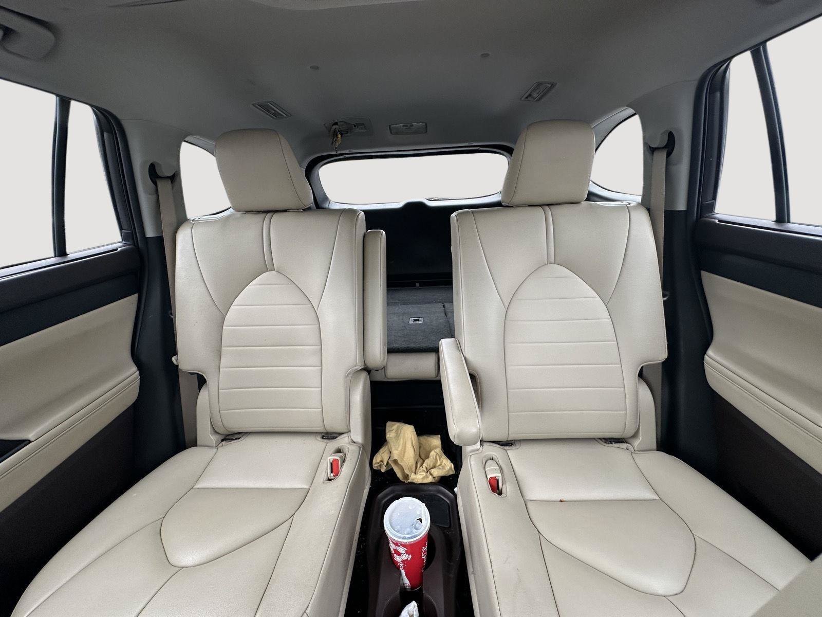 Certified 2021 Toyota Highlander XLE FWD image 12