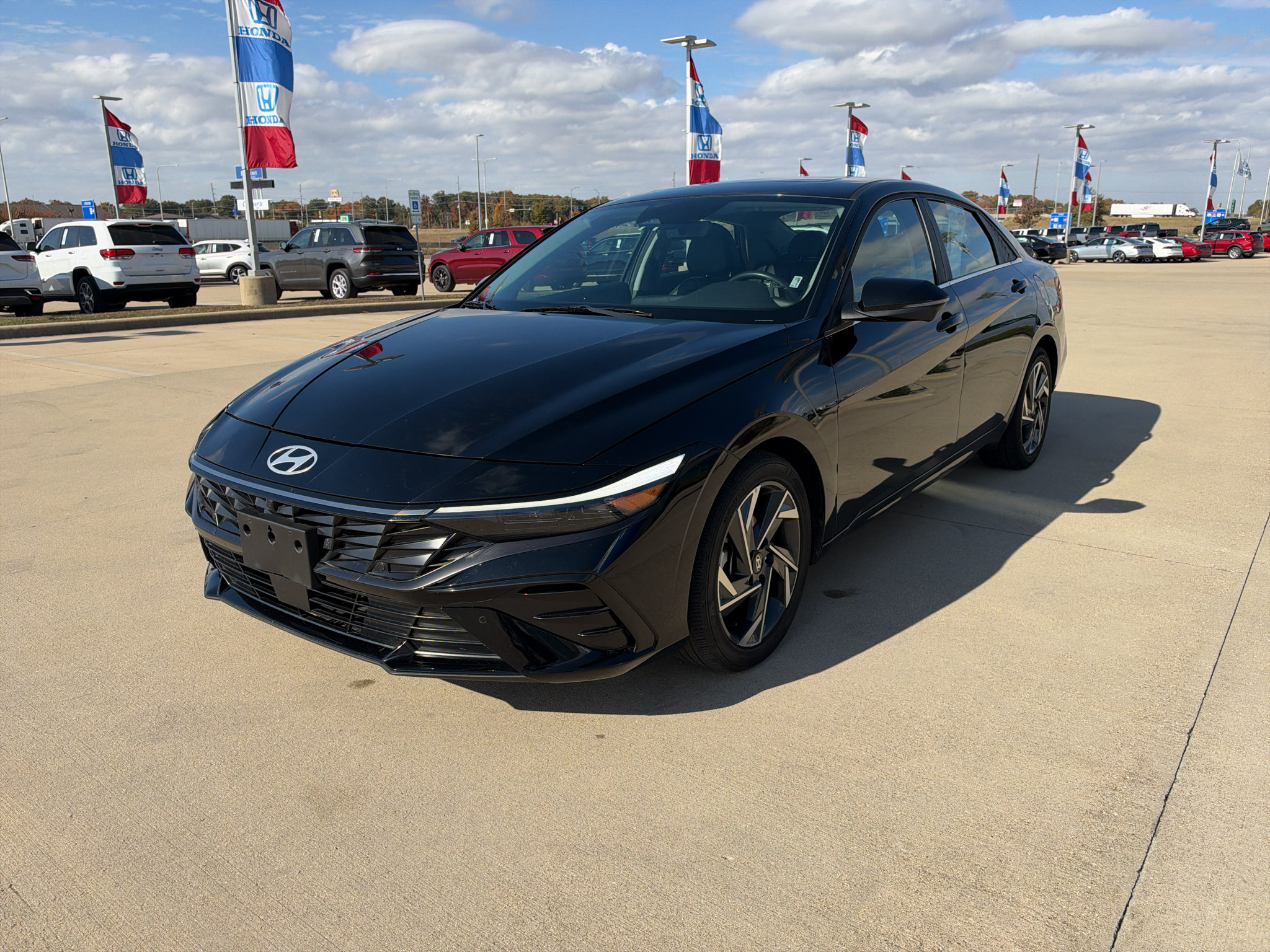 Used 2024 Hyundai Elantra Limited FWD image 1