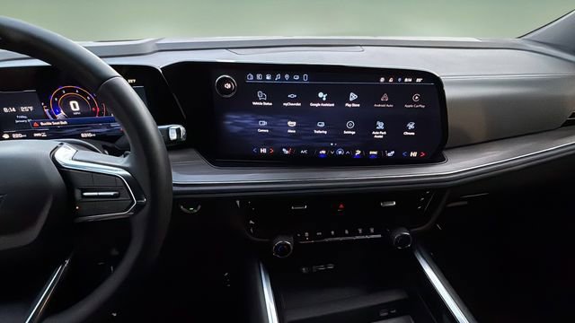 Used 2025 Chevrolet Suburban Z71 w/ Comfort Package image 10