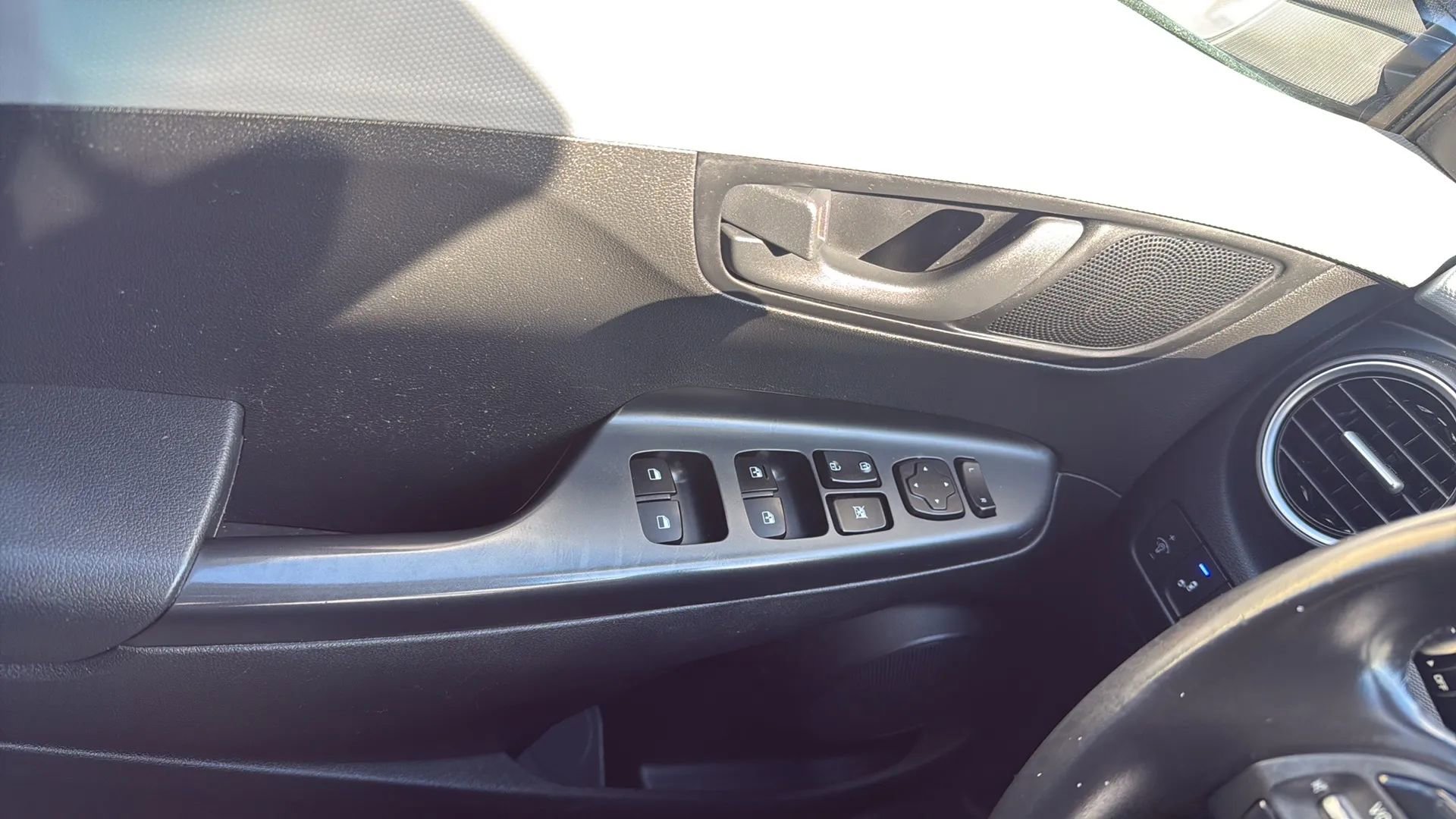 Used 2018 Hyundai Kona SEL image 22