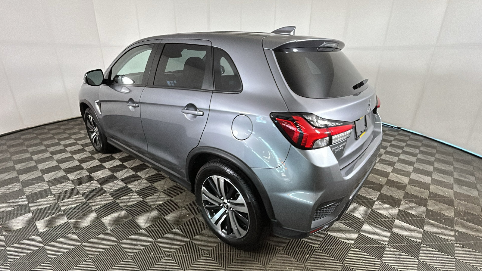 Used 2026 Mitsubishi Outlander Sport SE AWD/4WD image 4