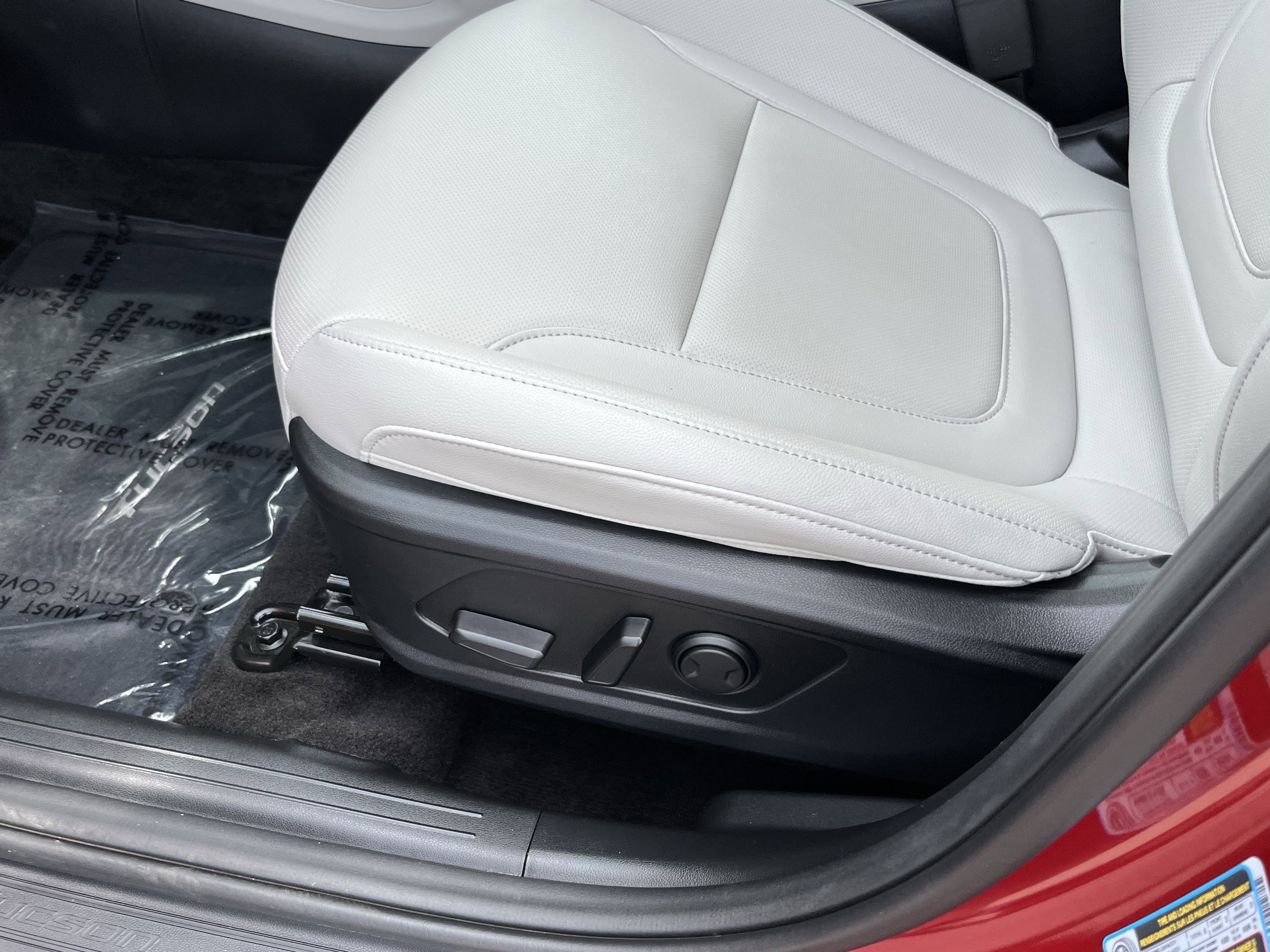 Certified 2025 Hyundai Tucson SEL AWD/4WD image 17