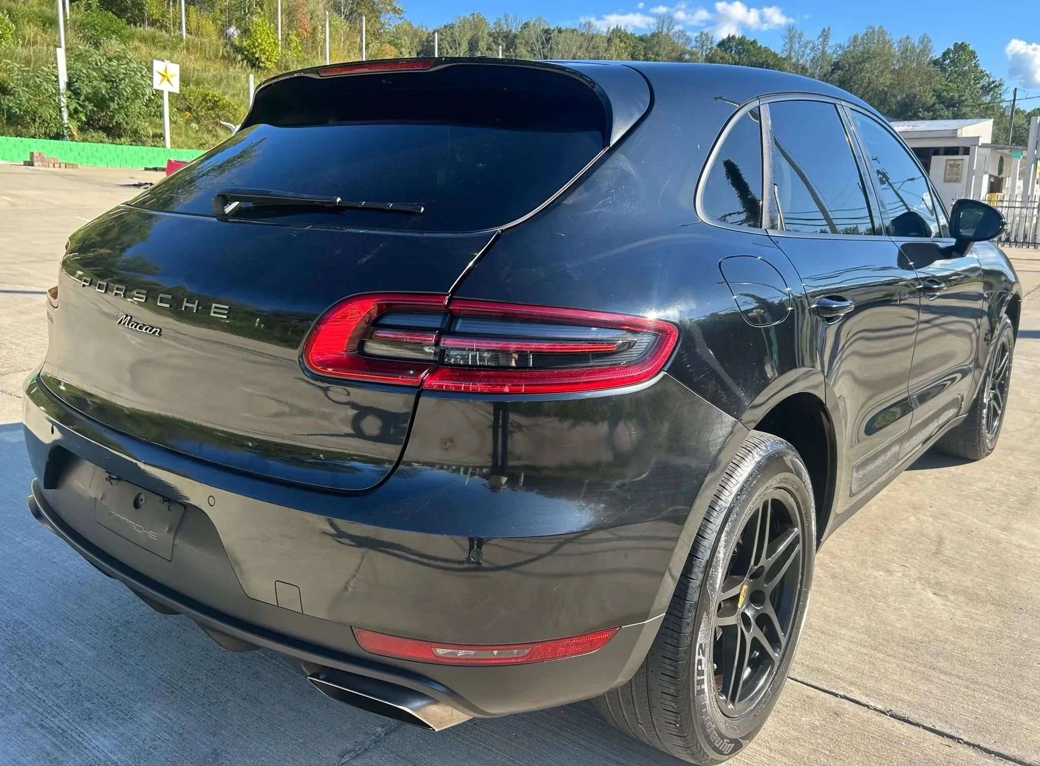 Used 2018 Porsche Macan AWD/4WD image 9