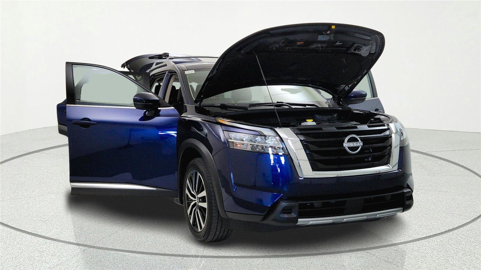Used 2024 Nissan Pathfinder Platinum w/ Cargo Package FWD image 5