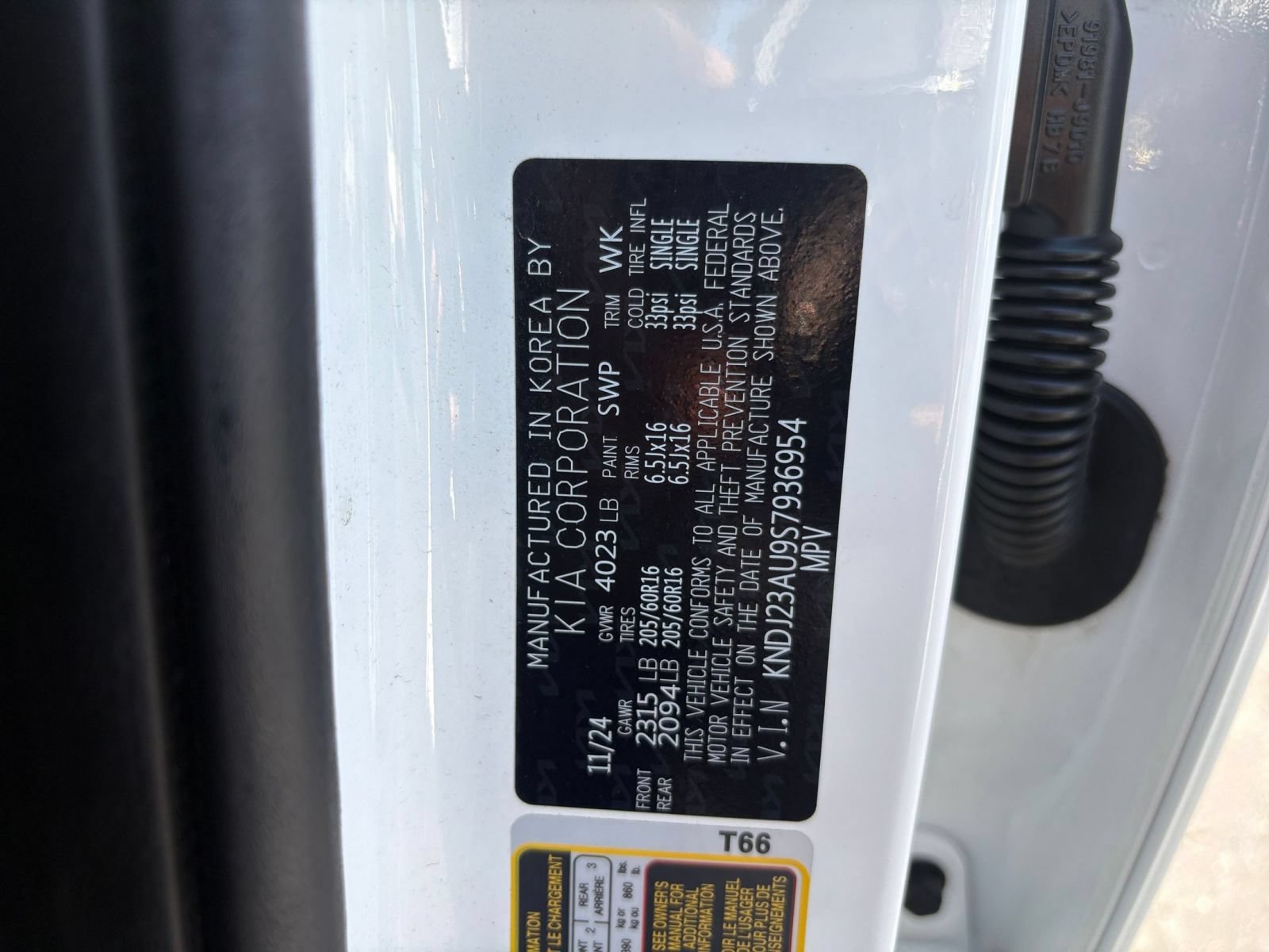 Used 2025 Kia Soul LX w/ LX Technology Package FWD image 27