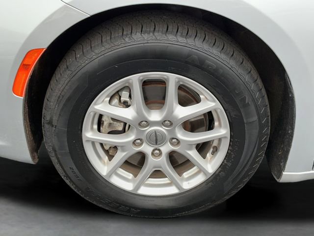 Used 2023 Chrysler Pacifica Touring-L image 9