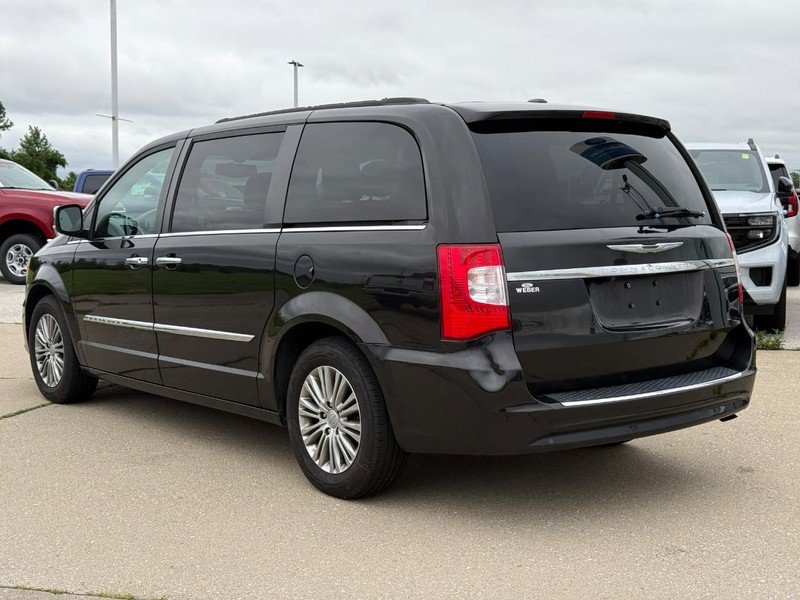 Used 2014 Chrysler Town & Country Touring-L w/ Driver Convenience Group FWD image 3