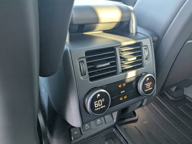 Used 2025 Land Rover Discovery Metropolitan Edition image 13
