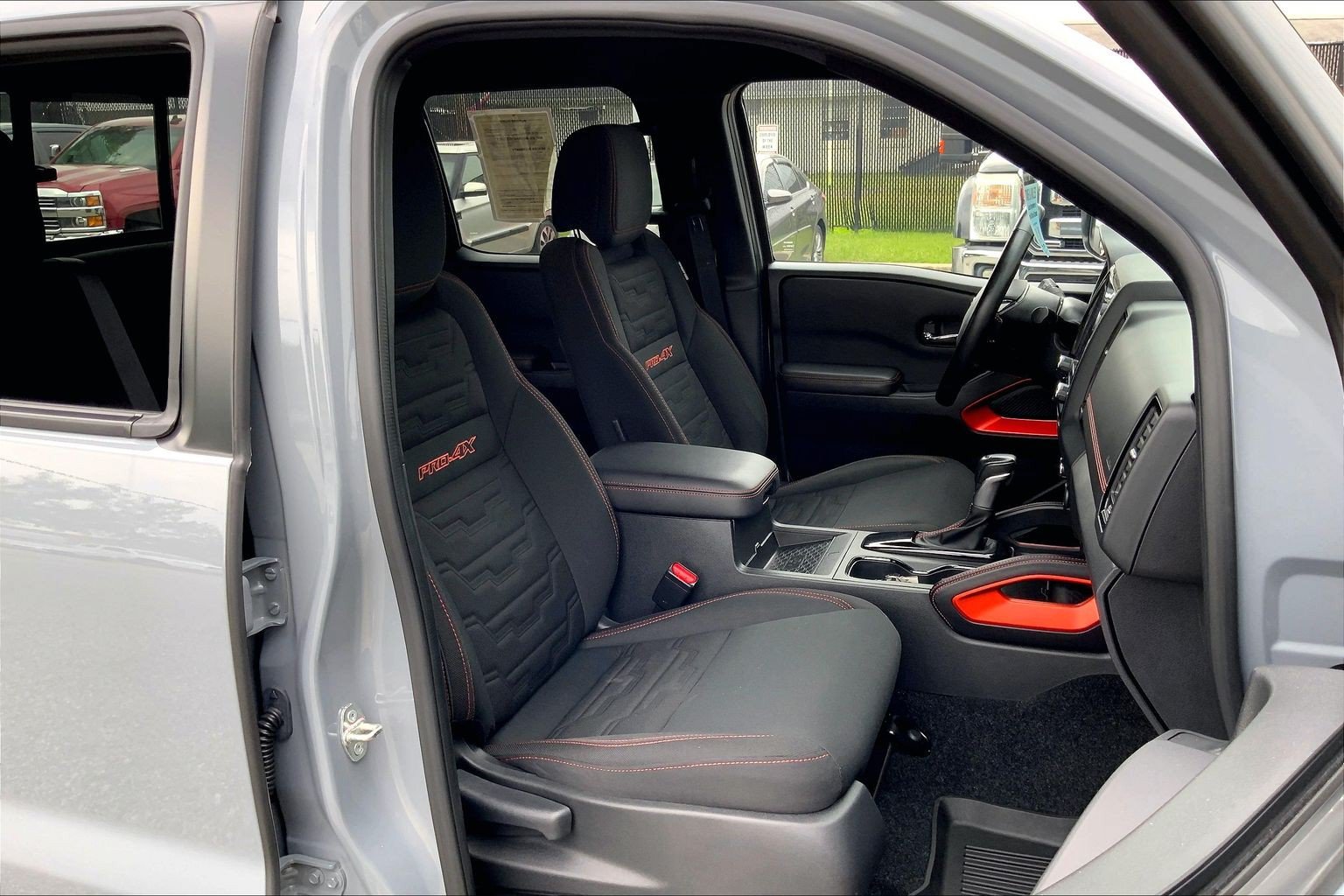 Used 2023 Nissan Frontier PRO-4X w/ Pro Convenience Package AWD/4WD image 9