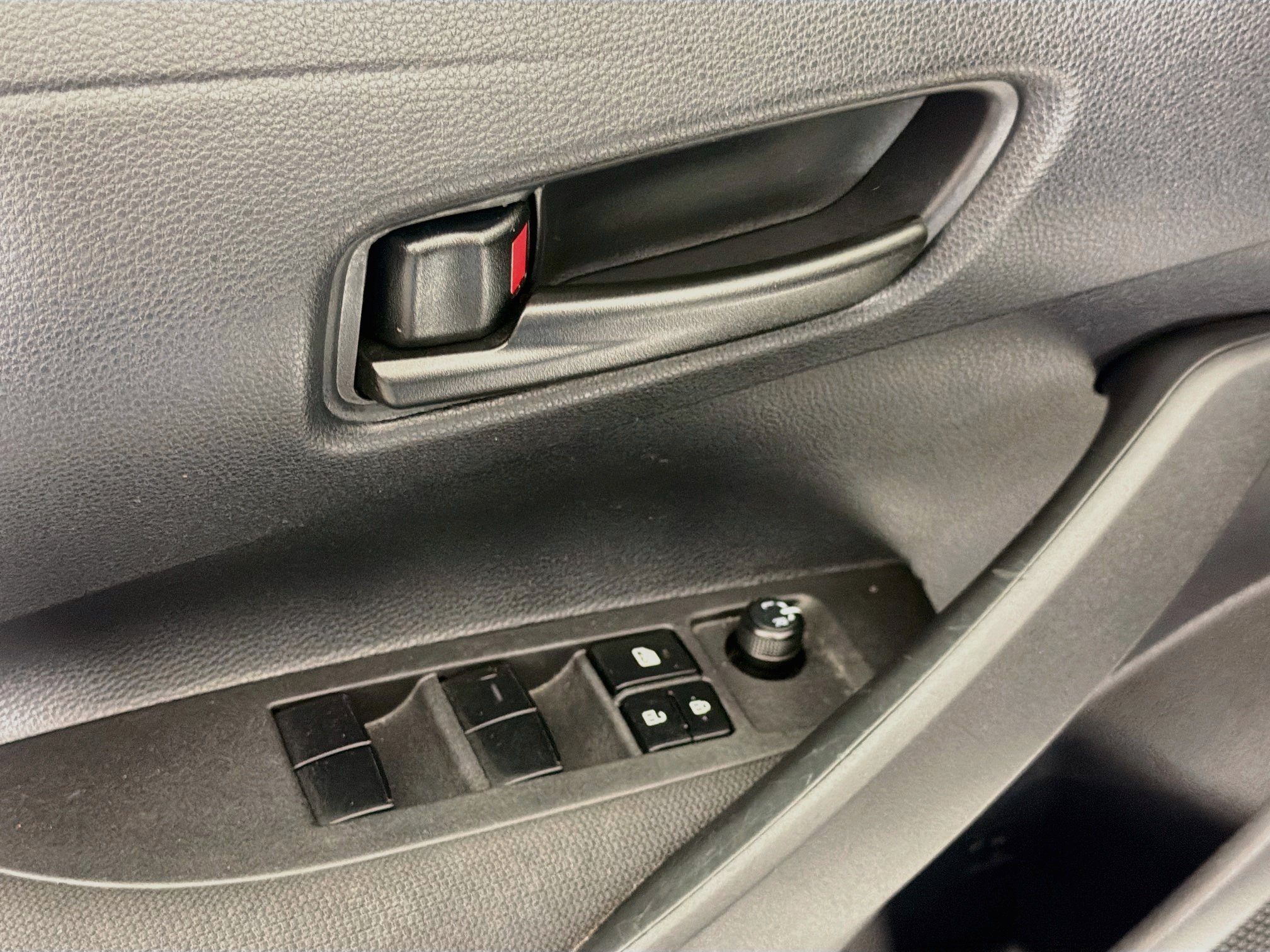 Used 2025 Toyota Corolla LE FWD image 15