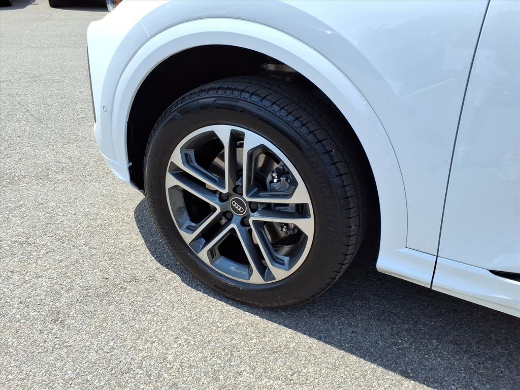 Certified 2025 Audi Q5 Premium w/ Convenience Package AWD/4WD image 9