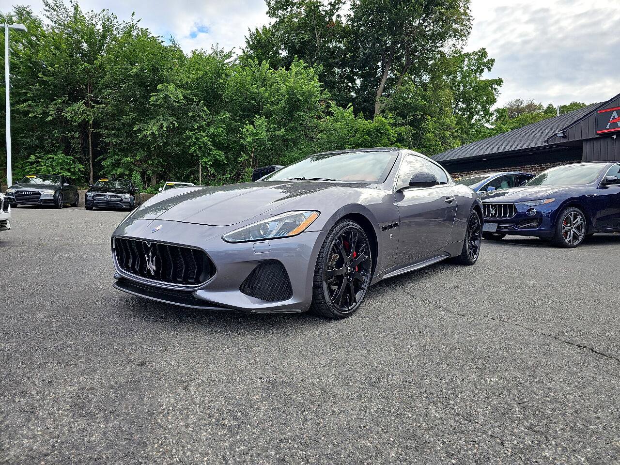 Used 2018 Maserati GranTurismo Sport image 2
