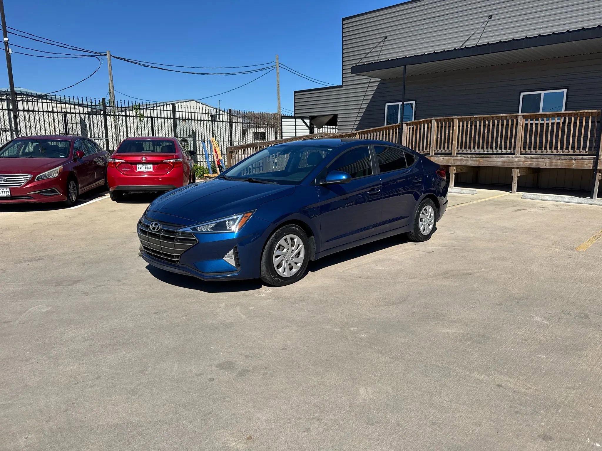 Used 2020 Hyundai Elantra SE image 2