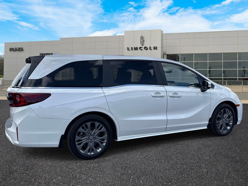 Used 2025 Honda Odyssey Touring image 3