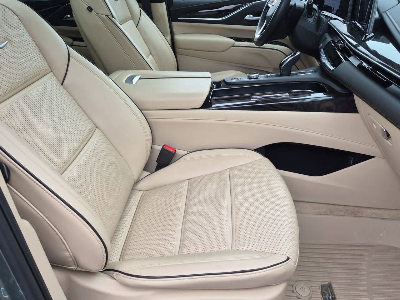 Used 2024 Cadillac Escalade Premium Luxury w/ LPO, Floor Liner Package AWD/4WD image 25