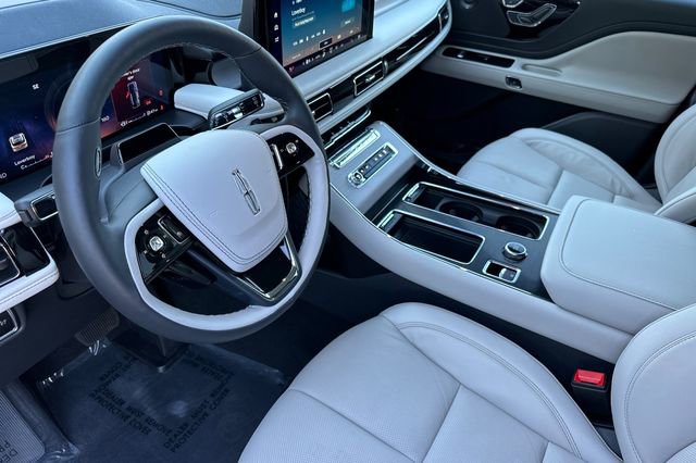 Used 2025 Lincoln Aviator Reserve w/ Jet Appearance Package image 4