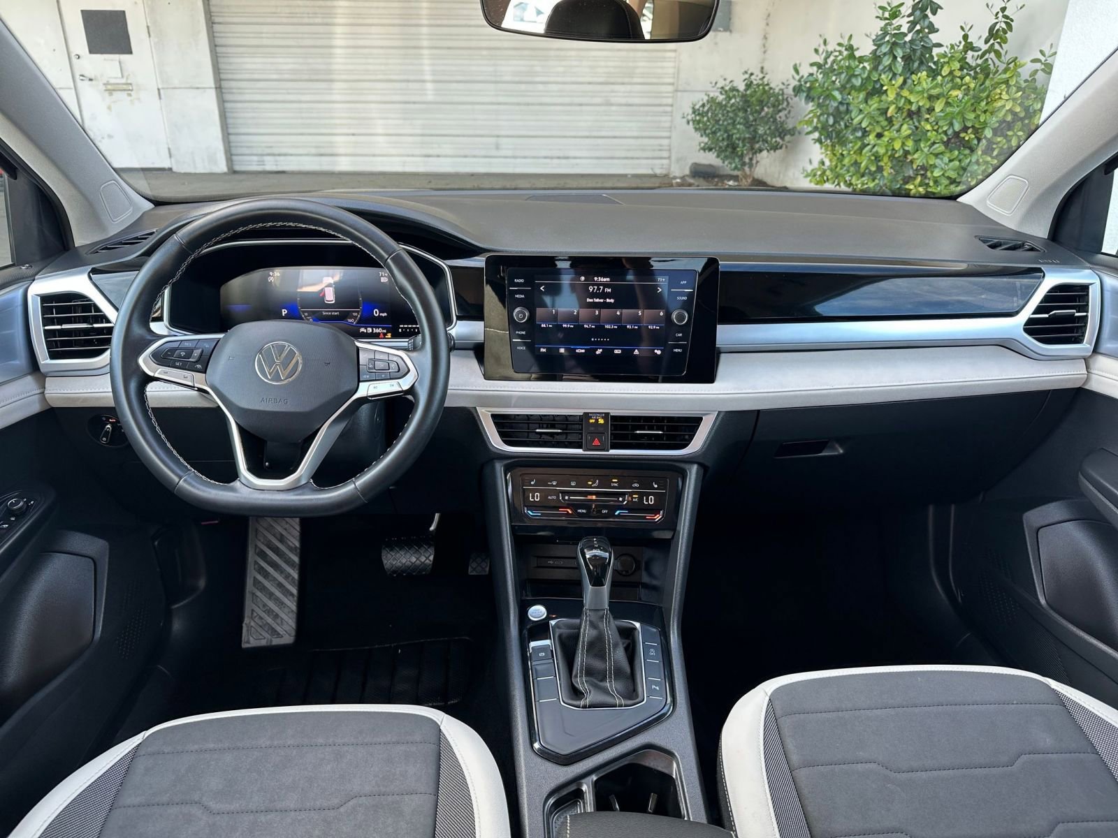 Used 2025 Volkswagen Taos SE image 34