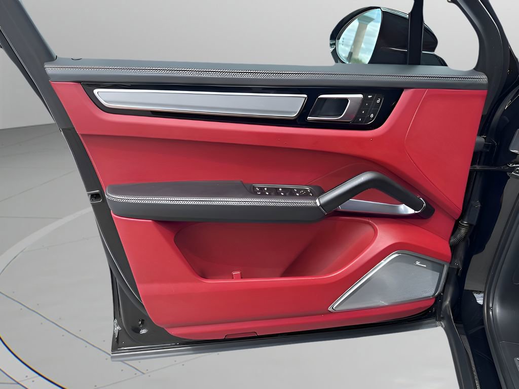 Used 2023 Porsche Cayenne Turbo S image 21