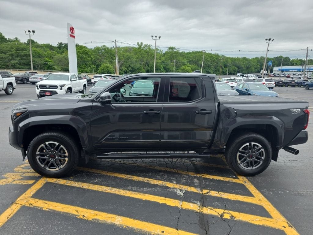 Used 2024 Toyota Tacoma TRD Sport AWD/4WD image 8