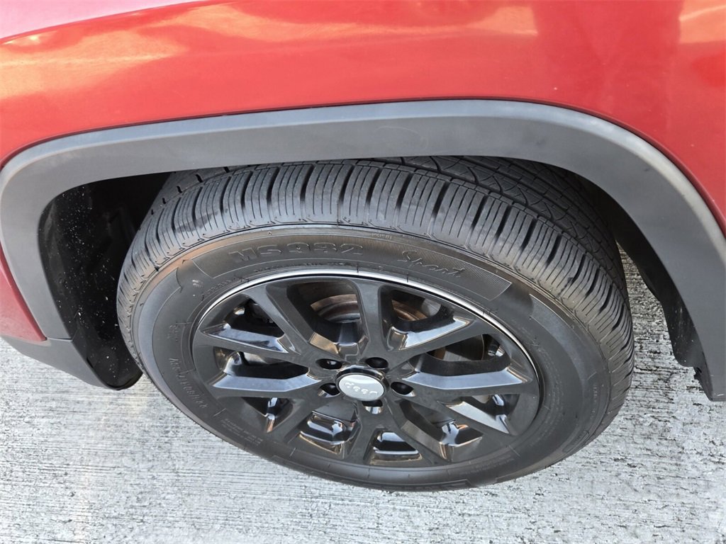 Used 2015 Jeep Cherokee Latitude image 6