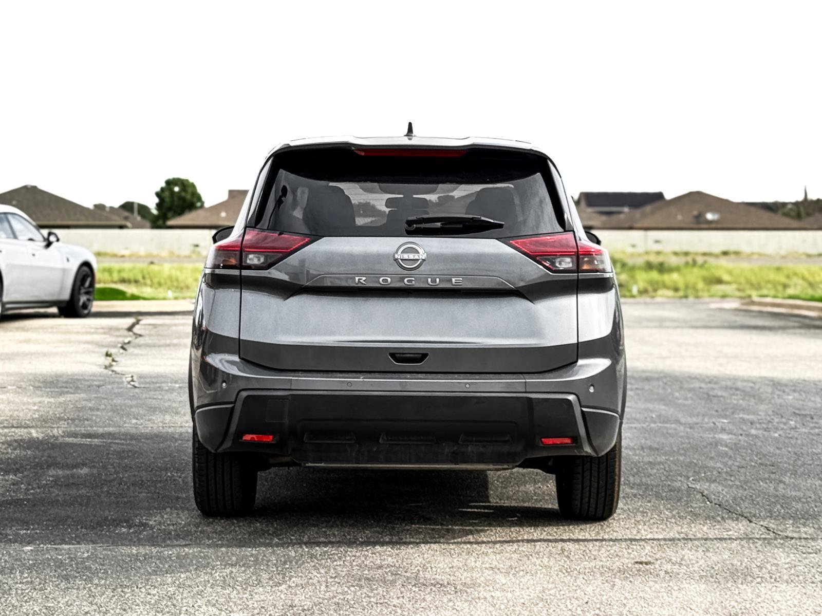 Used 2025 Nissan Rogue SV FWD image 7